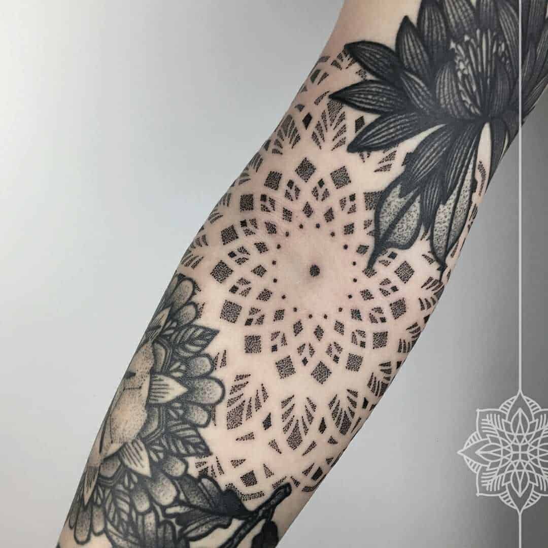 Mandala filler by tattooist NEENO  Tattoogridnet