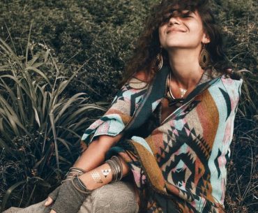 how to wear a poncho